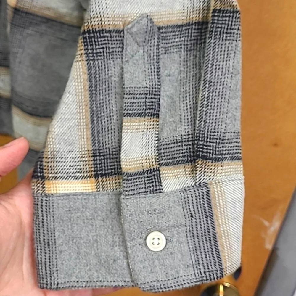Old Navy Grey Plaid Button Down Boyfriend Shirt - Picture 4 of 8